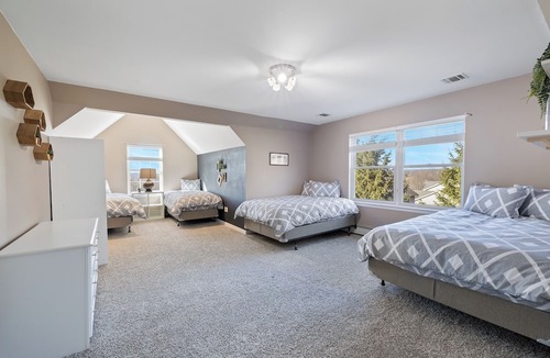 Monroe House | Peaceful & Spacious Home with Pool