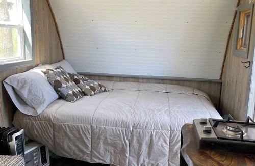 Norwalk Cabin | Charming Waterfront Tiny House & Sauna