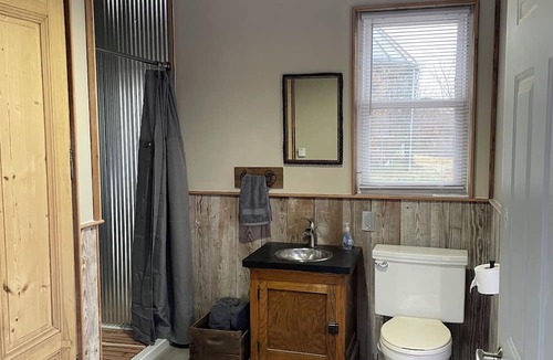 Norwalk Cabin | Charming Waterfront Tiny House & Sauna