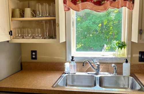 Rotterdam Junction Cottage | Private Lake View Cottage on Ballston Lake. 9 miles to Saratoga!