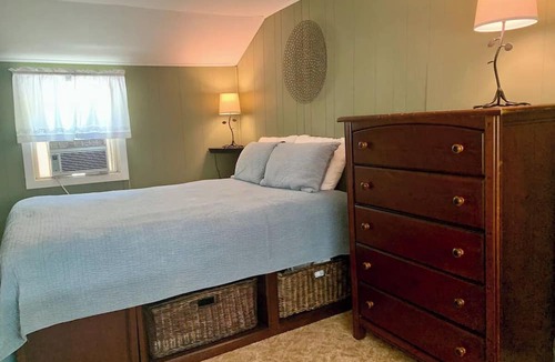 Rotterdam Junction Cottage | Private Lake View Cottage on Ballston Lake. 9 miles to Saratoga!