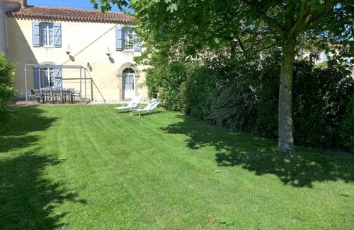 Beaurepaire House | Holiday Home 'Gîte Les Castilles Près Puy Du Fou' with Shared Pool, Private Terrace and Wi-Fi