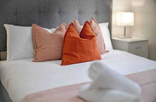 Parramatta Apartment | Modern 3-Bedroom in Parramatta