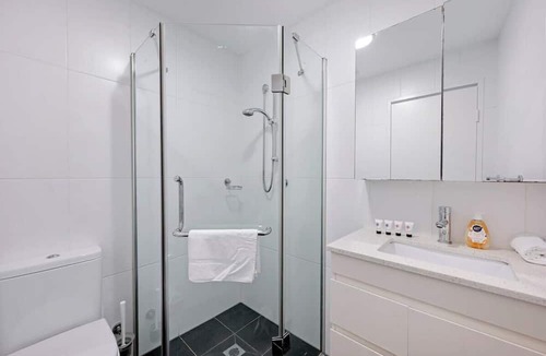 Parramatta Apartment | Modern 3-Bedroom in Parramatta