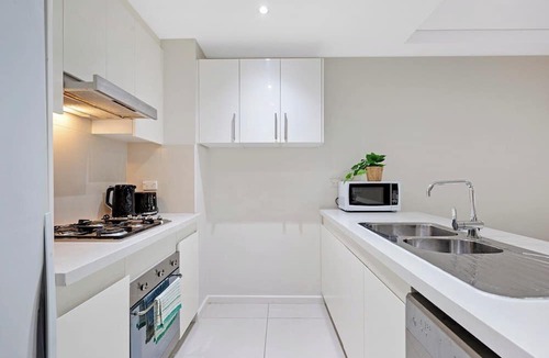 Parramatta Apartment | Modern 3-Bedroom in Parramatta