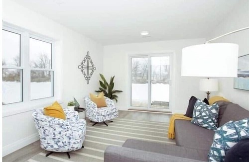 Beaverton House | Lakefront Boathouse Paradise!