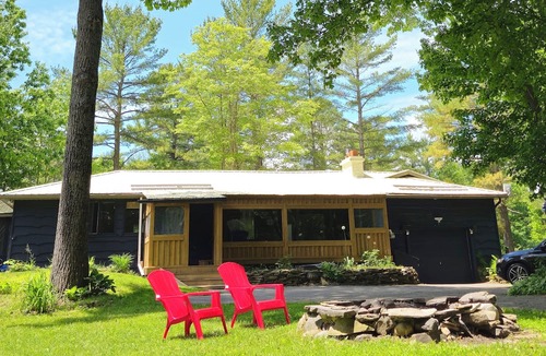 Rama Cottage | Beautiful cottage with river access in Washago