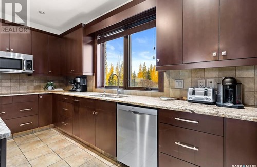 Emerald Park House | Luxury Gated Estate Home