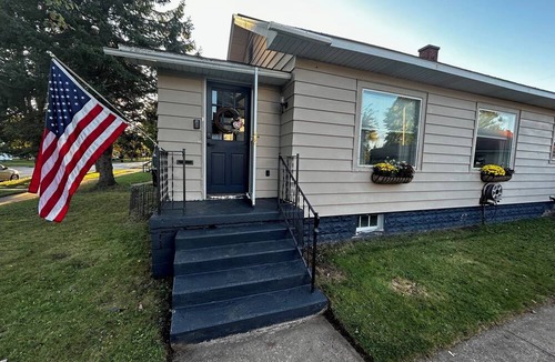 Iron Mountain House | Golf Course Bungalow!