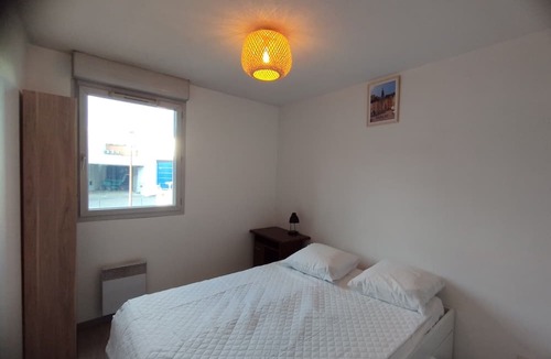 Minimes - Barriere de Paris Apartment | Spacious nest with balcony and shared pool