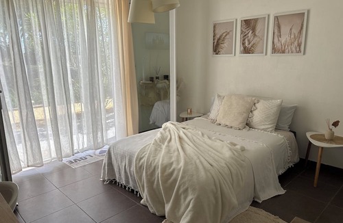 Hopitaux-Facultes Apartment | Beautiful, fully equipped studio!