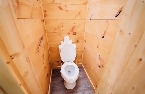 Robbins Cabin | Black Creek Glamping