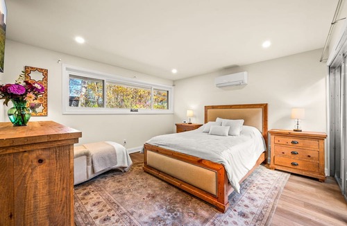 Pottstown House | Secluded botanical Oasis