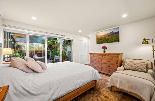 Pottstown House | Secluded botanical Oasis