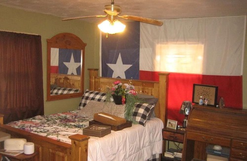 Farwell House | Clean, Quiet, Comfortable Home