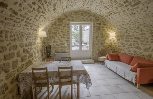 Colonzelle Cottage | Cottage 'Voûte' with Shared Pool, Shared Terrace and Wi-Fi