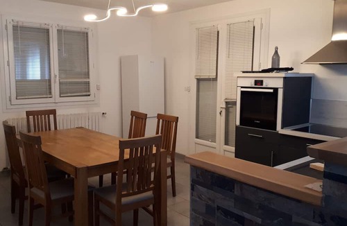 Saint-Etienne-le-Laus Apartment | Appartement Dans une Maison