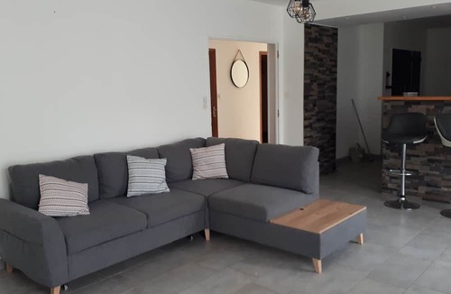 Saint-Etienne-le-Laus Apartment | Appartement Dans une Maison