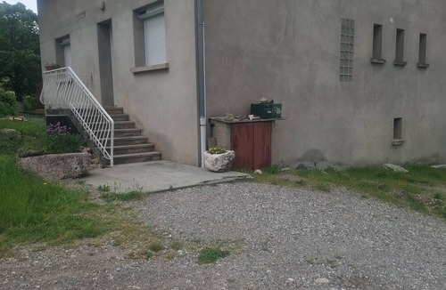 Saint-Etienne-le-Laus Apartment | Appartement Dans une Maison