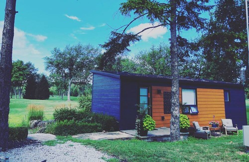 Pointe aux Roches Cottage | Whitty’s at Rochester Boat Golf Fish Swim