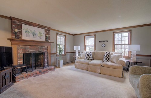 Brewster House | Walk to Seymour Pond, Great Backyard w Fire Pit!