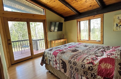 Cotton Cabin | Golden Pond, Secluded & Spacious Waterfront Oasis