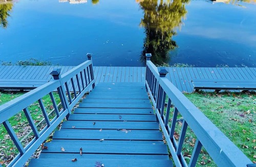 Bothell Apartment | River Inn Cabin Theme Flat w/Dock