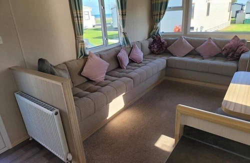 Tunstall Ski Chalet | Budget 3-Bed Caravan in Tunstall, Hull