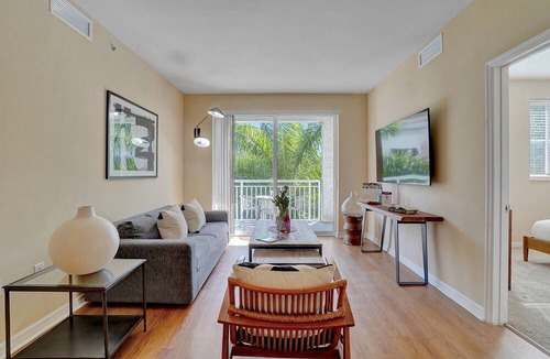 South Miami Apartment | Premium Two Bedroom | Upper Level