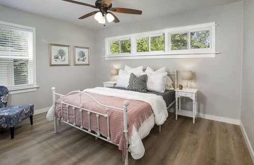 Kilgore House | 2020 Remodel, 1/2 Mile to Restaurants, Shopping, Hiking, Dog Park.