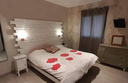 La Chapelle-Gonaguet House | Country house