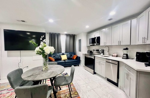 Cardozo Apartment | 99 Walk score! 2BR Flat-Walk 2 Minutes to U ST Metro