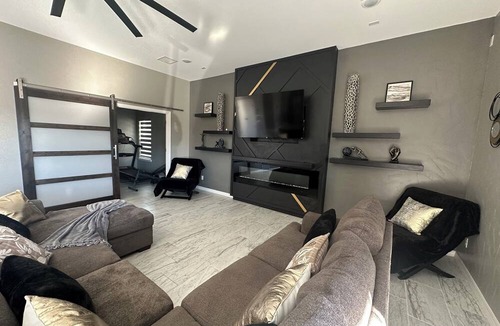 Biggs Field House | 6 Bedroom Desert Gateway House w/heated swimming pool