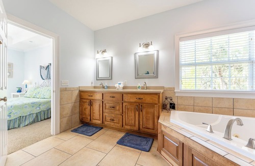 Meridian House | Deepwater Dock, Kayaks, Marsh Views, Sleeps 10!