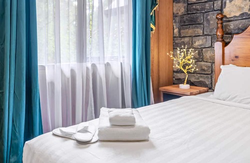 Emerald Apartment | Little Cherry