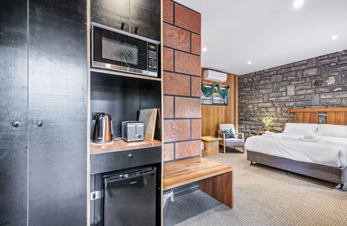 Emerald Apartment | Little Cherry