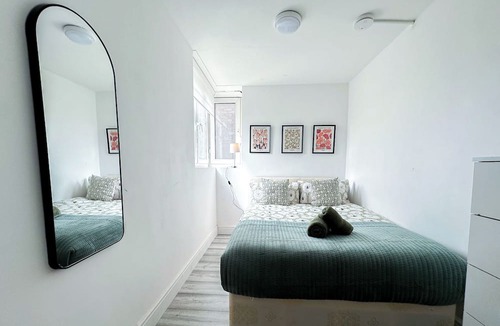 Westbourne Green Apartment | Alluring 3Bed Flat near HydePark