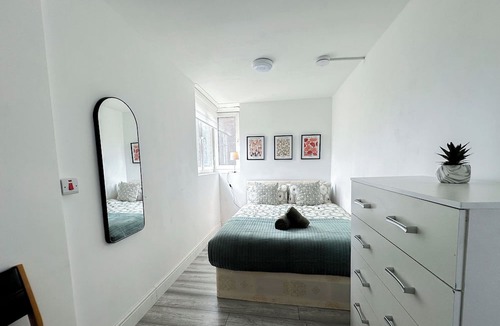 Westbourne Green Apartment | Alluring 3Bed Flat near HydePark