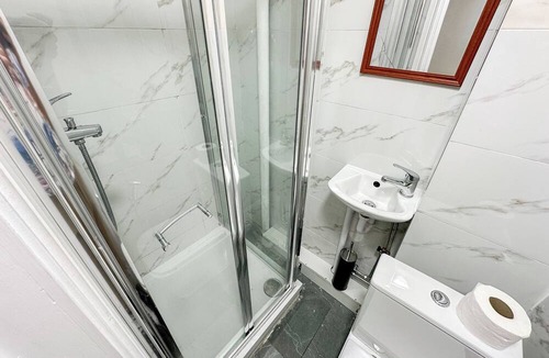 Westbourne Green Apartment | Alluring 3Bed Flat near HydePark