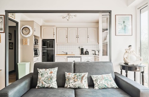 Le Rosais-La Flourie Apartment | The Saint Servan shell house