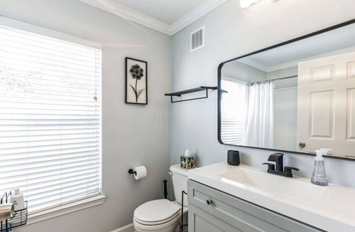 New Tampa Apartment | Paradise Palms-Cali King Beds-EV ChargersAvailable
