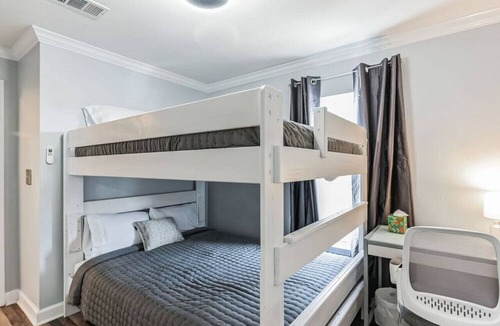 New Tampa Apartment | Paradise Palms-Cali King Beds-EV ChargersAvailable