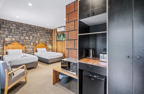 Emerald Apartment | Little Acorn