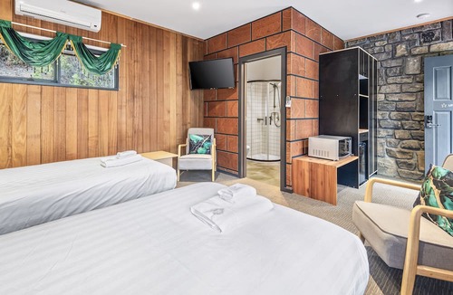 Emerald Apartment | Little Acorn