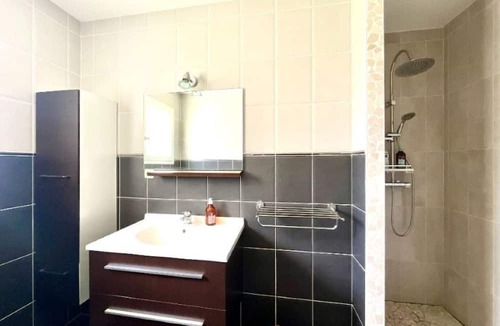 Etaules House | Vrbo Property