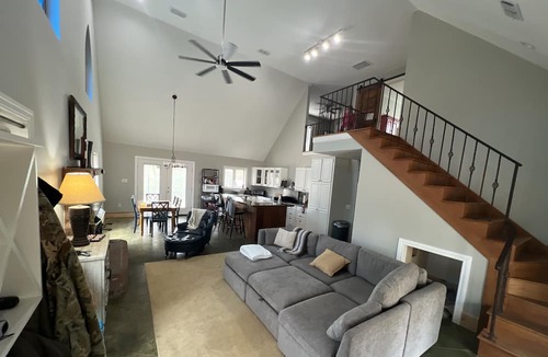Ruth Cabin | Relax and Enjoy this Cozy cabin on 120+ acres along the bogue chitto river.
