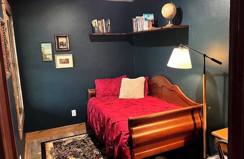 Siloam Springs Cottage | Hilltop Cottage