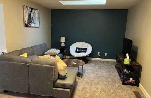 Des Moines House | Cozy home away from home