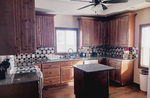 Scott City House | Guest House