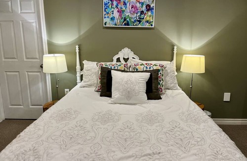 Bracebridge Bed & Breakfast | Private (One Room) Basement Bliss in Shared Home